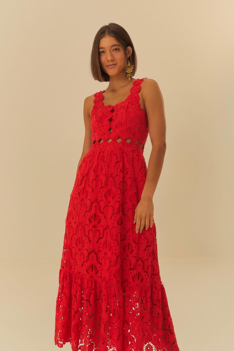 Vestido-rojo-con-detalles-de-laise-vista-frontal-de-medio-cuerpo.