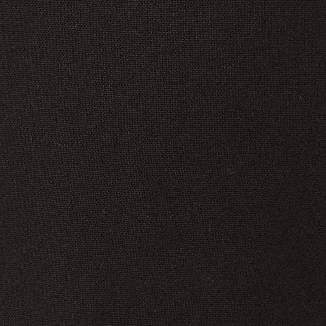 Imagen-de-un-short-negro-solido-con-detalles-de-sastreria-mostrando-la-tela.