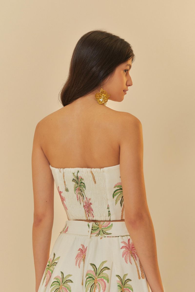 Vista-trasera-del-top-estampado-con-palmeras-mostrando-el-ajuste-y-el-diseño.