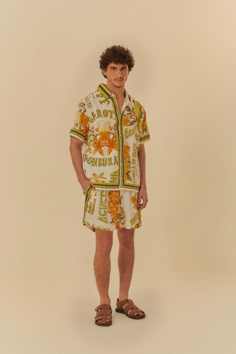 Imagen-de-un-modelo-mostrando-el-conjunto-tropical-con-detalles-del-estampado.