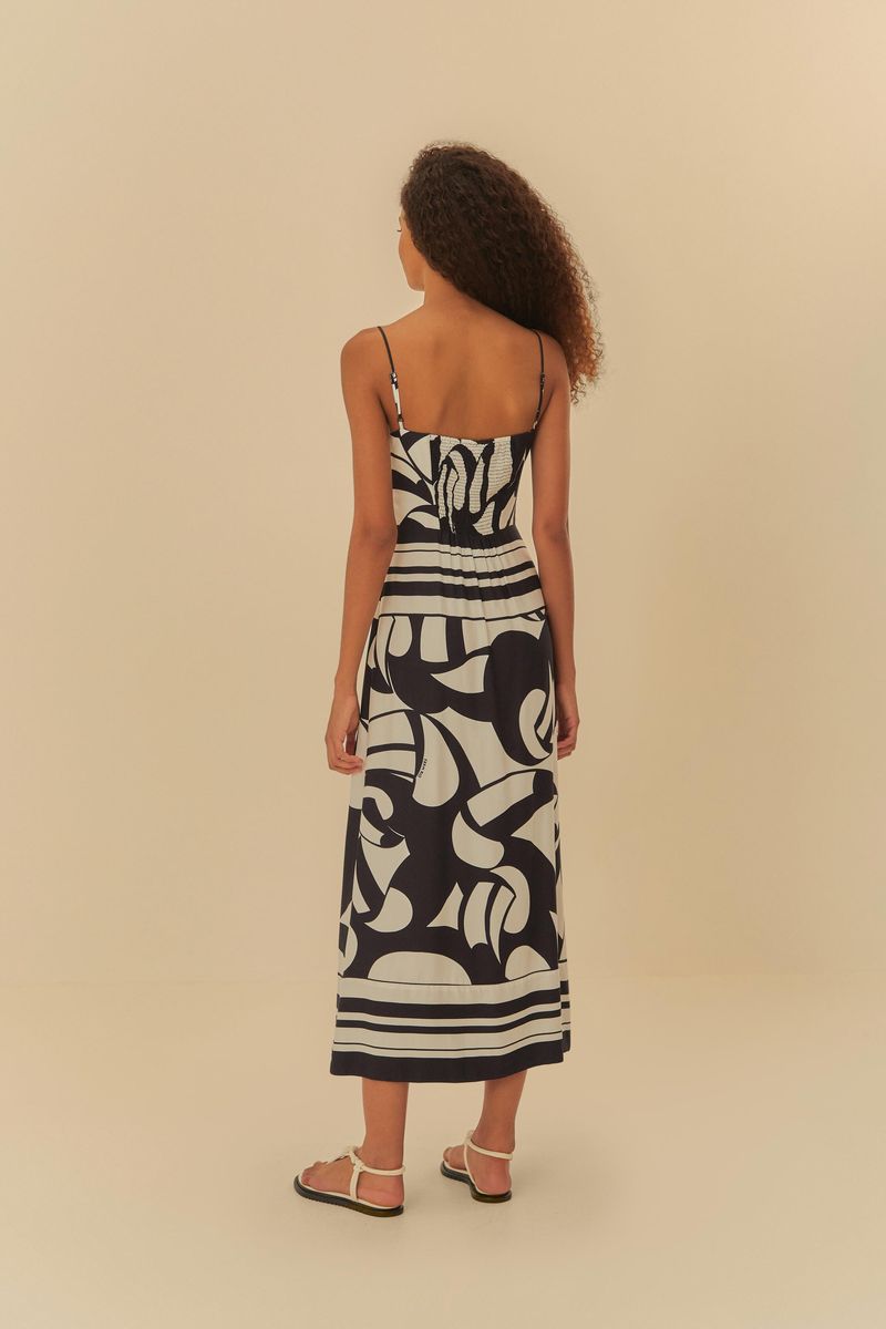 Vista posterior del vestido midi estampado, mostrando el diseño de la espalda y el patrón continuo.
