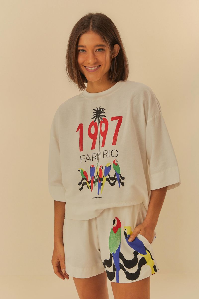 Primer-plano-del-Short-Running-1997-mostrando-la-estampado-de-pajaros-coloridos.