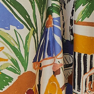 Imagen-de-un-pantalon-largo-estampado-con-diseño-tropical-detalle-del-dobladillo.