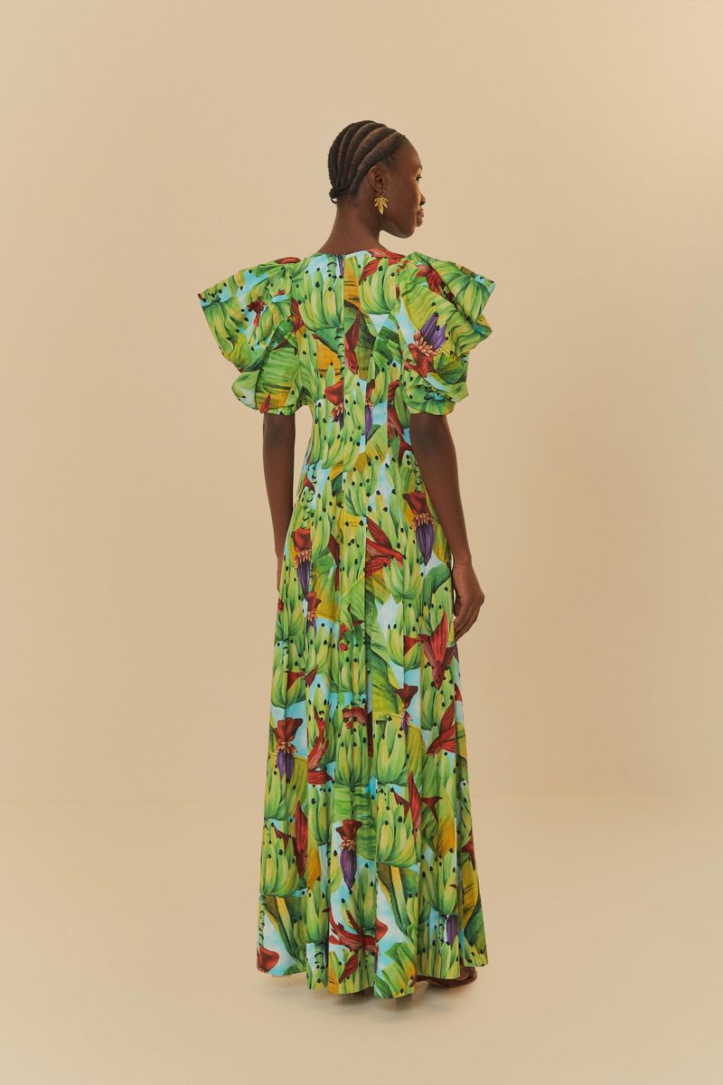 Vista trasera del vestido midi con estampado tropical, destacando el largo y la caída.