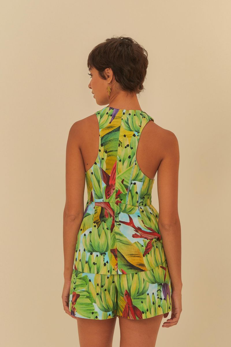 Vista trasera de la blusa estampada tropical, mostrando el diseño y el estampado completo.