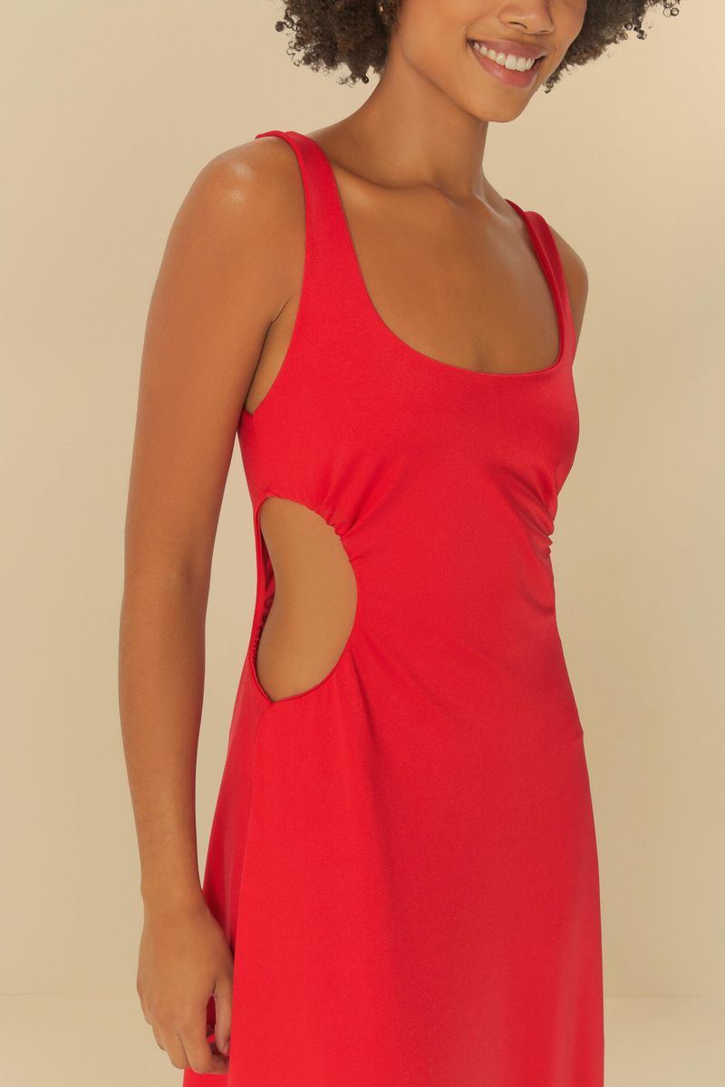 Detalle-del-escote-y-las-correas-del-vestido-rojo.