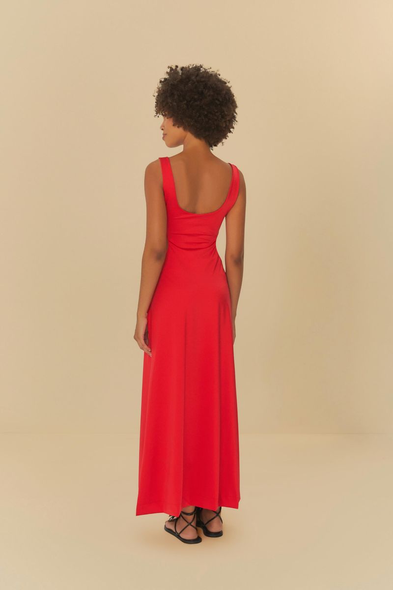 Vista-posterior-del-vestido-rojo-con-diseño-corto.
