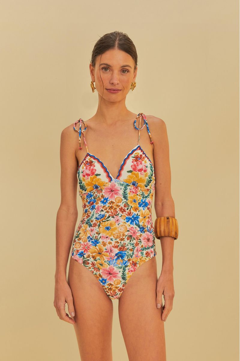 Imagen-de-un-traje-de-baño-floral-visto-de-frente-con-detalles-vibrantes-y-tirantes-ajustables.