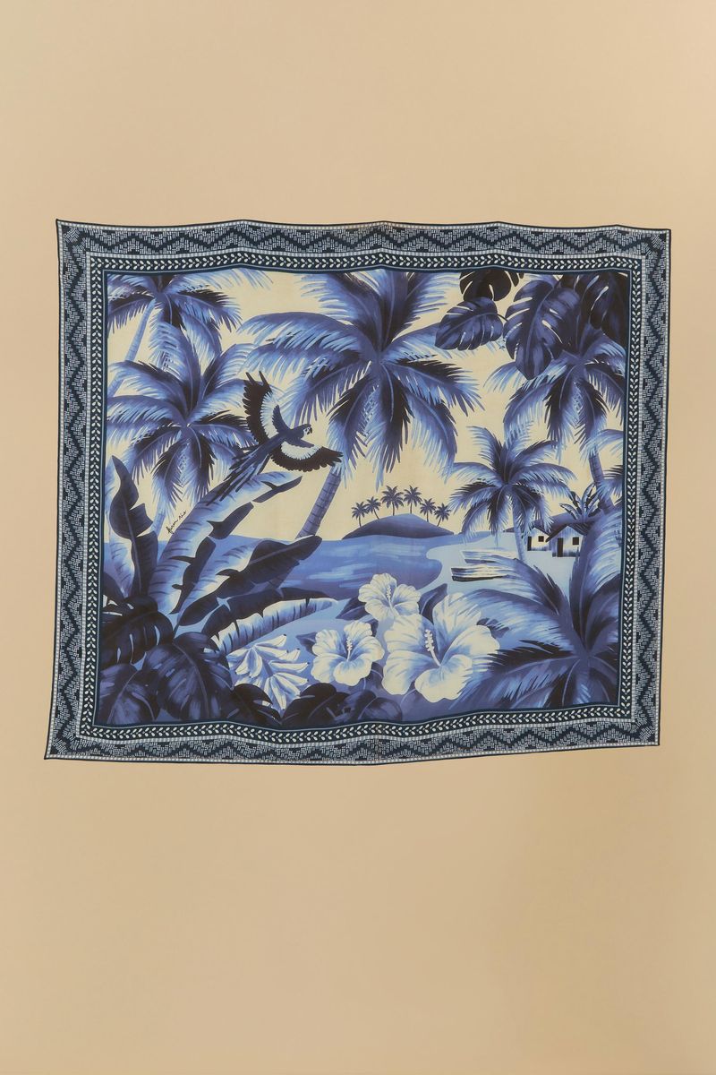 Detalle-del-borde-geometrico-del-panneau-complementando-el-diseño-tropical.