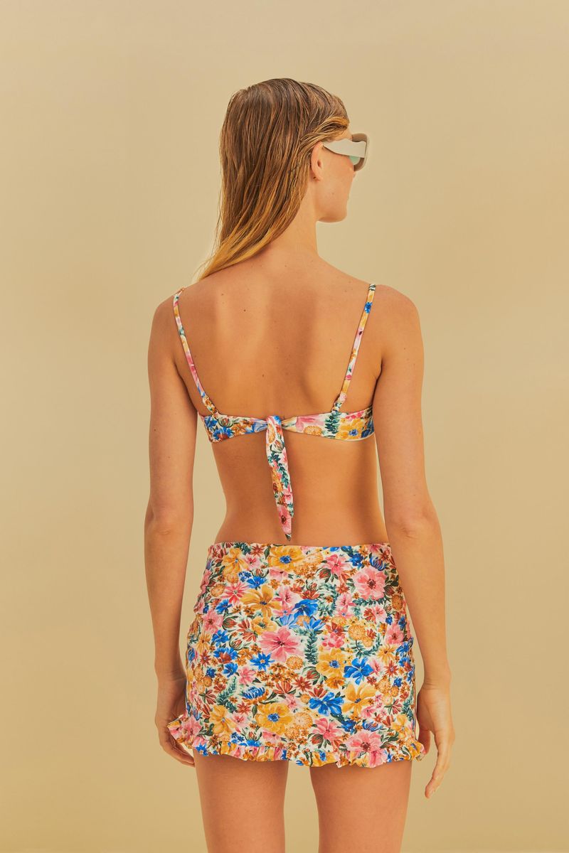 Vista-trasera-de-la-falda-floral-con-ajuste-de-cordon.