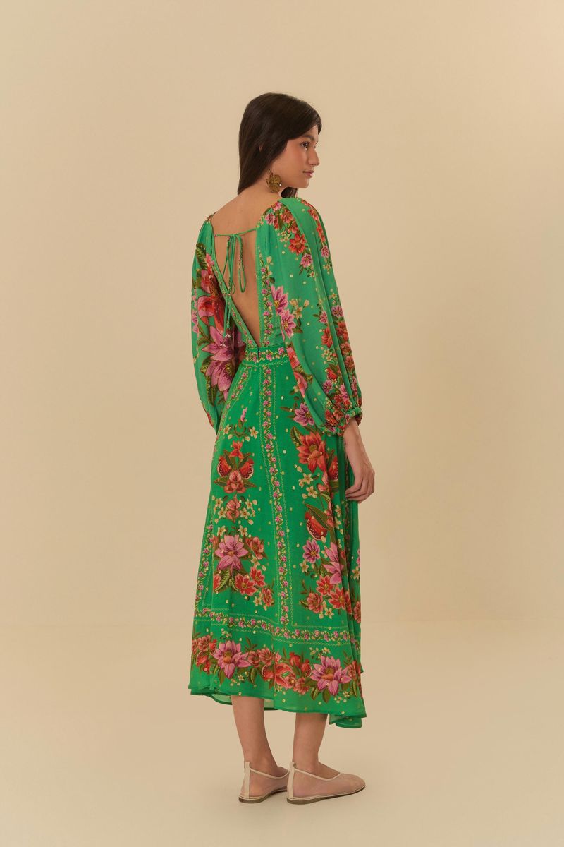 Vista trasera del vestido midi verde con estampado floral, mostrando el detalle de la espalda.