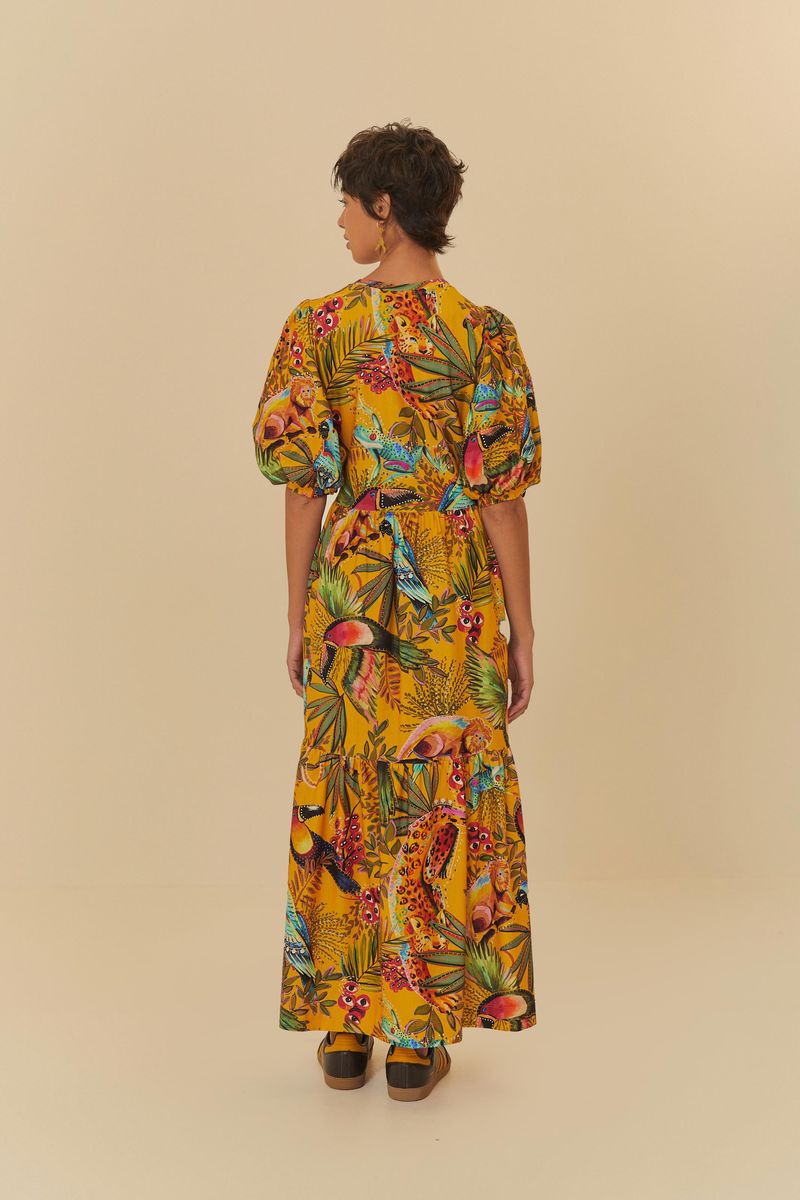 Vista lateral del vestido midi con estampado tropical.