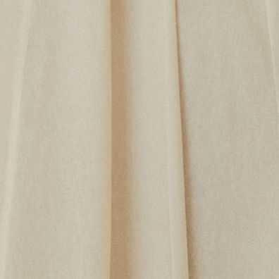 Vestido-largo-blanco-con-detalle-de-amarrado-en-la-espalda-visto-de-lado.