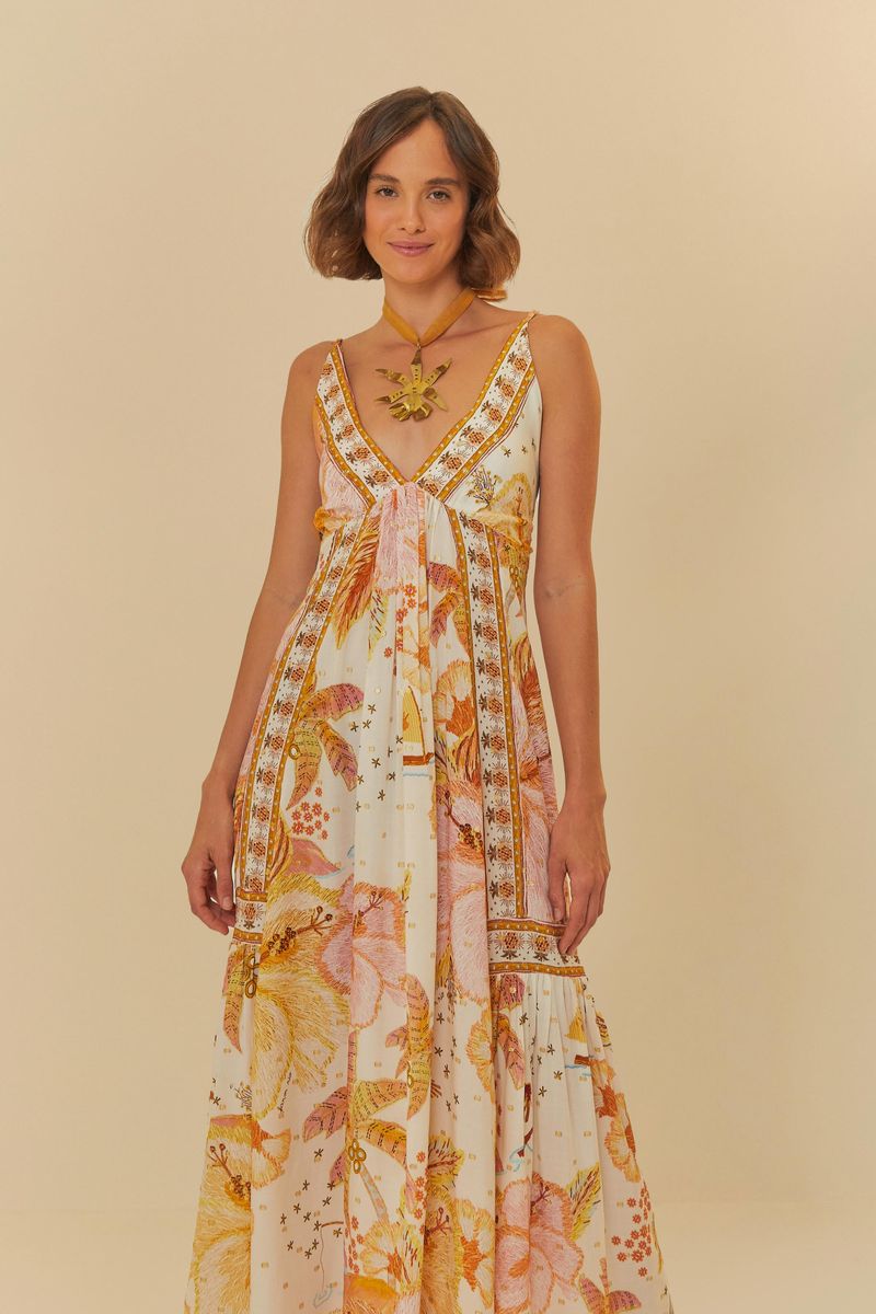 Vestido estampado con tirantes finos y escote en V, mostrado en vista frontal.