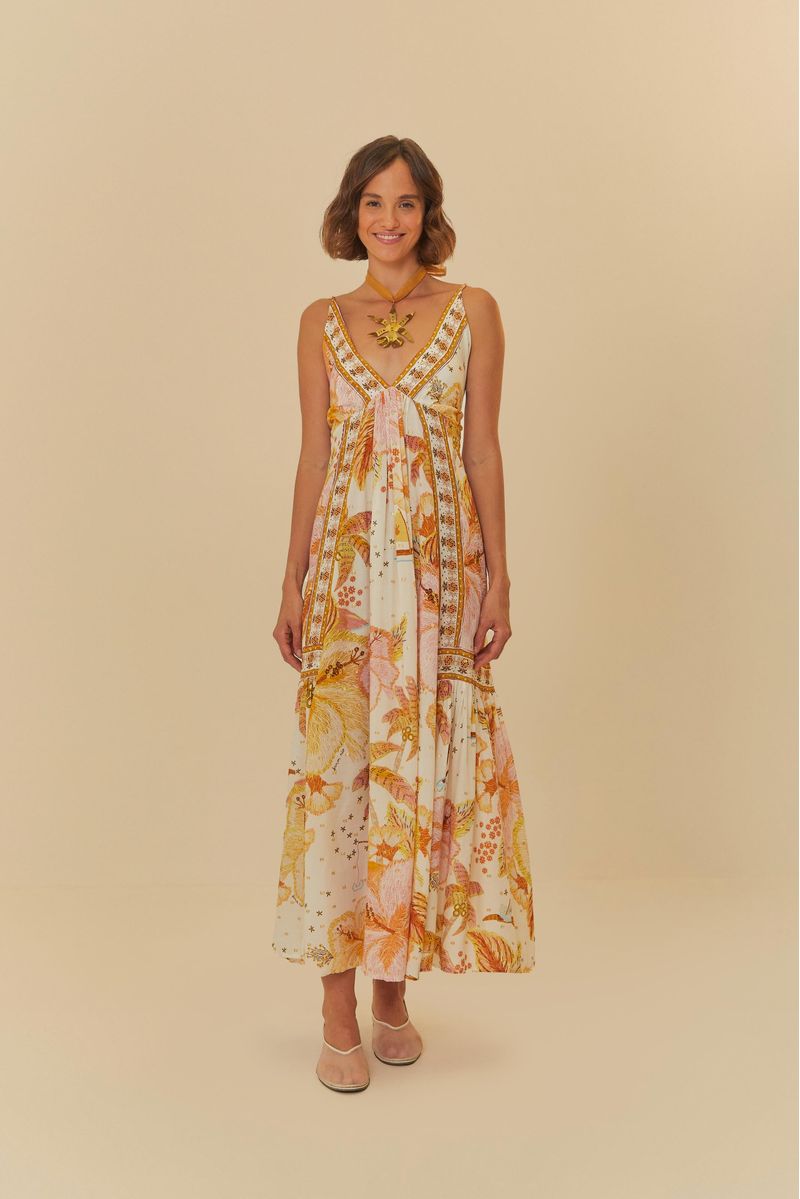 Vestido estampado con diseño floral y dobladillo en capas, mostrado en vista frontal completa.