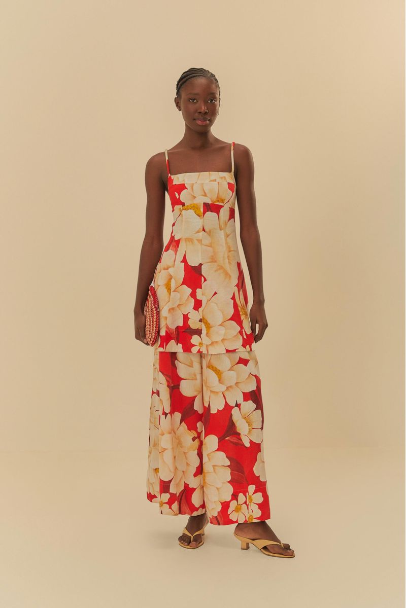 Vista trasera del vestido corto con estampado floral, mostrando el detalle del elástico en la parte trasera.