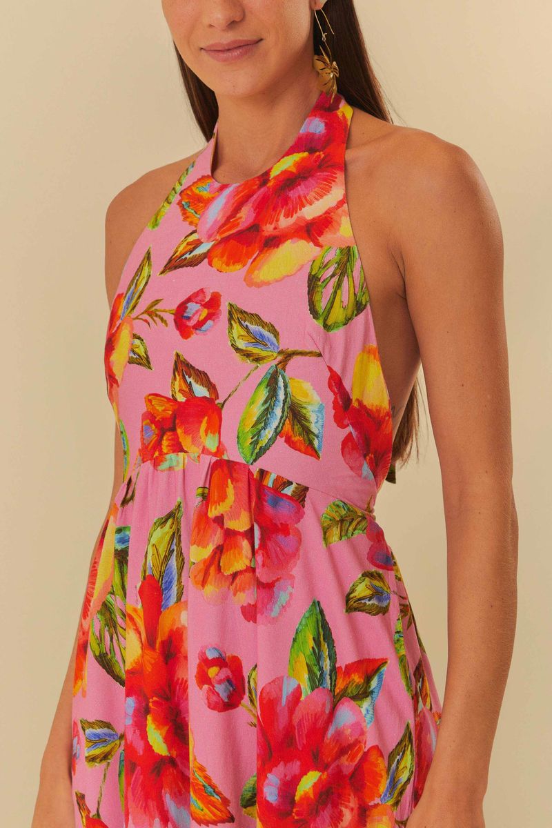 Detalle-del-escote-de-frente-unico-del-vestido-estampado-con-flores-vibrantes.