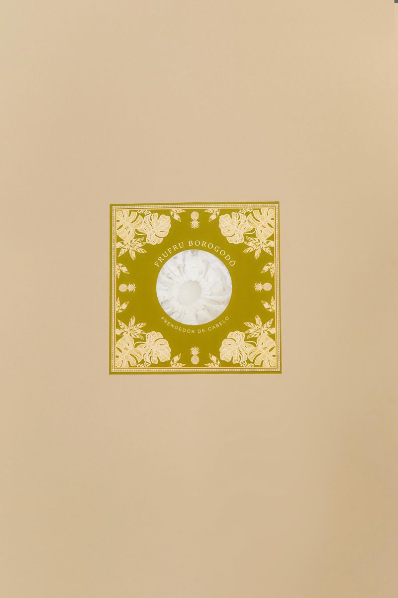 Empaque-del-frufru-lilas-con-detalles-decorativos.
