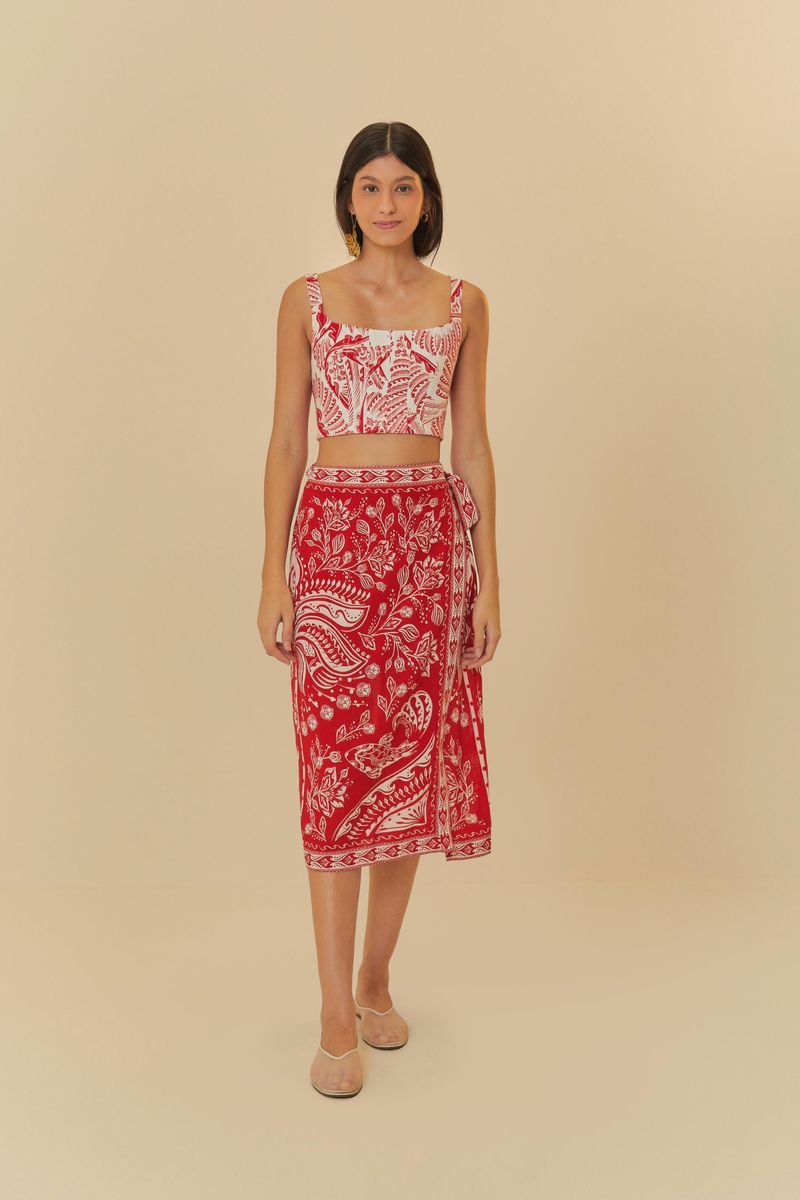 Falda pareo con estampado tropical en rojo y blanco, vista lateral.