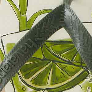 Acercamiento a las correas de la Sandalia Havaiana Caipirinha mostrando textura y diseño.