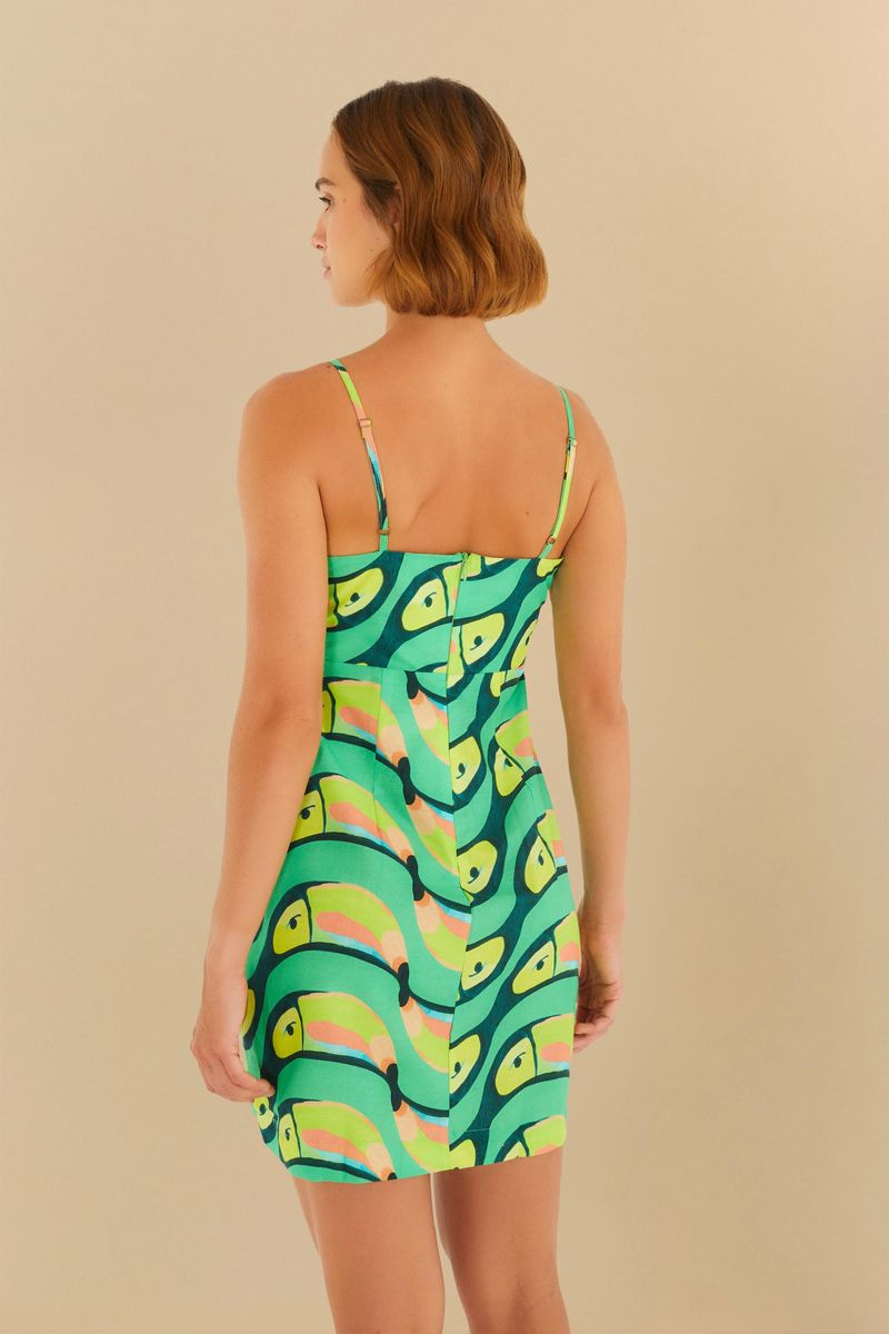 Vista trasera del vestido corto con estampado de tucanes, mostrando los tirantes finos y el ajuste en la cintura.