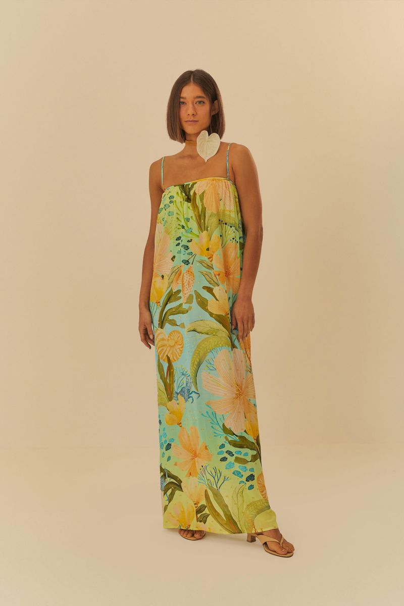 Imagen de un vestido largo estampado con tirantes finos, presentado de lado.