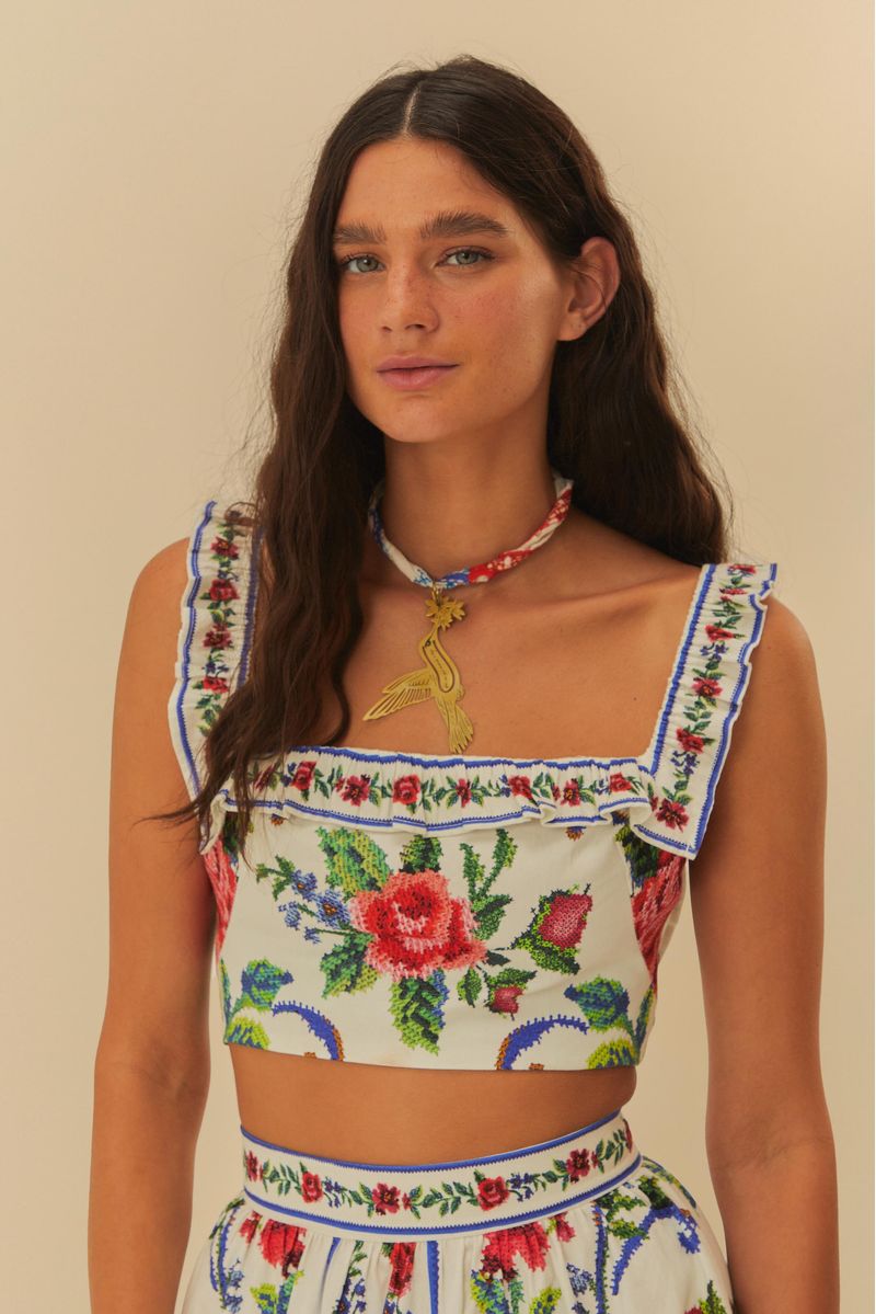 Blusa Flor Realeza con estampado floral vibrante y detalles delicados.