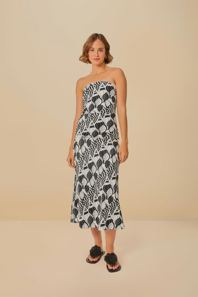 Vista frontal de la Sandalia Jelly en un look casual de verano.