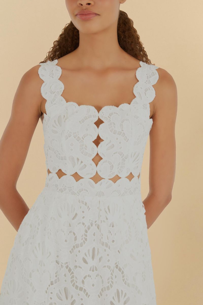 Vestido cropped laise concha visto de espalda, evidenciando el acabado y detalles del tejido.