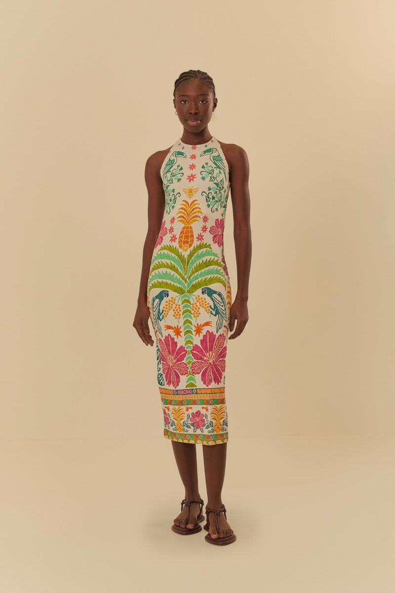 Imagen de un vestido midi con estampado tropical, mostrando el frente del vestido con detalles de flores y hojas.