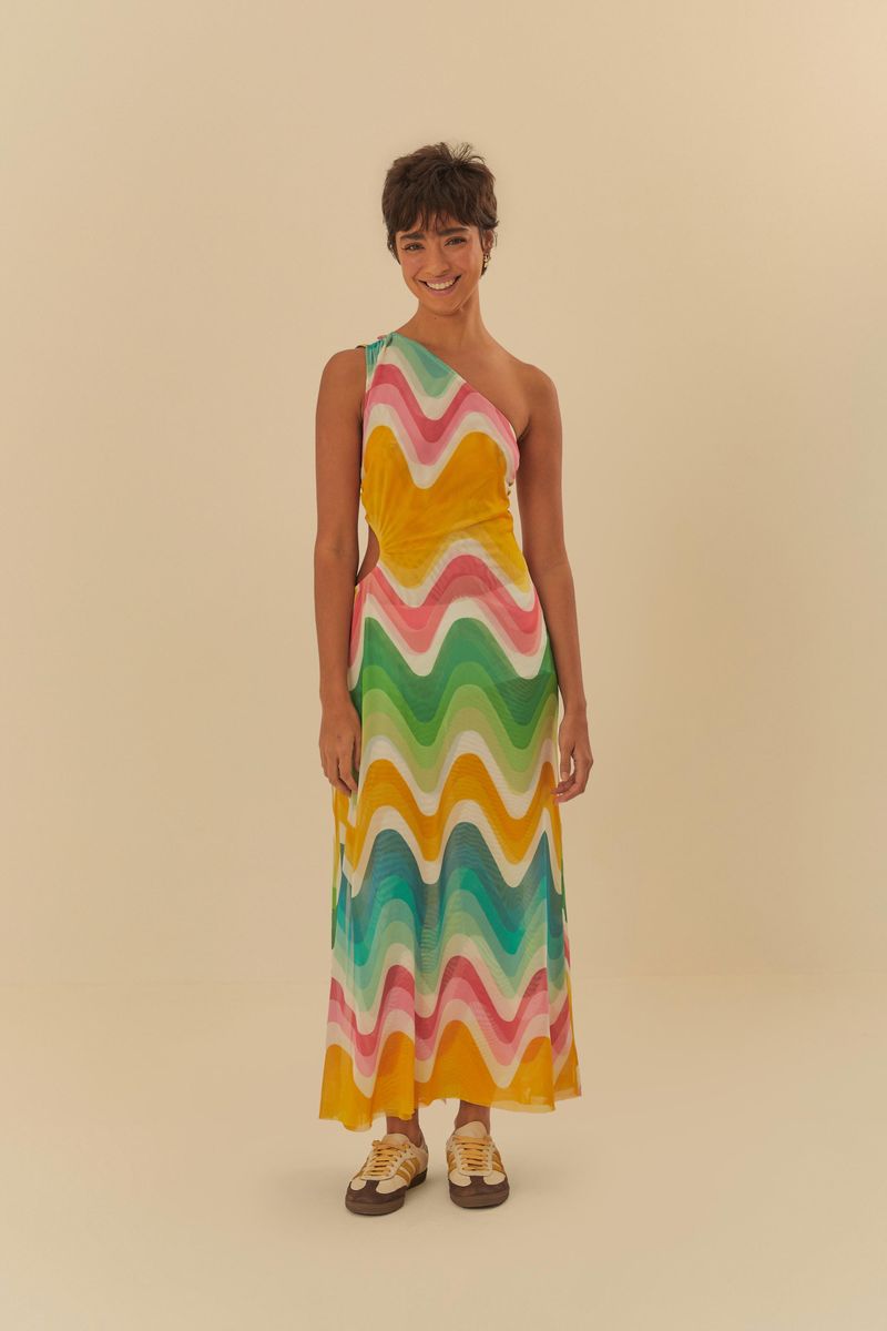 Vestido-largo-con-estampado-ondulado-en-tonos-vibrantes-vista-frontal.