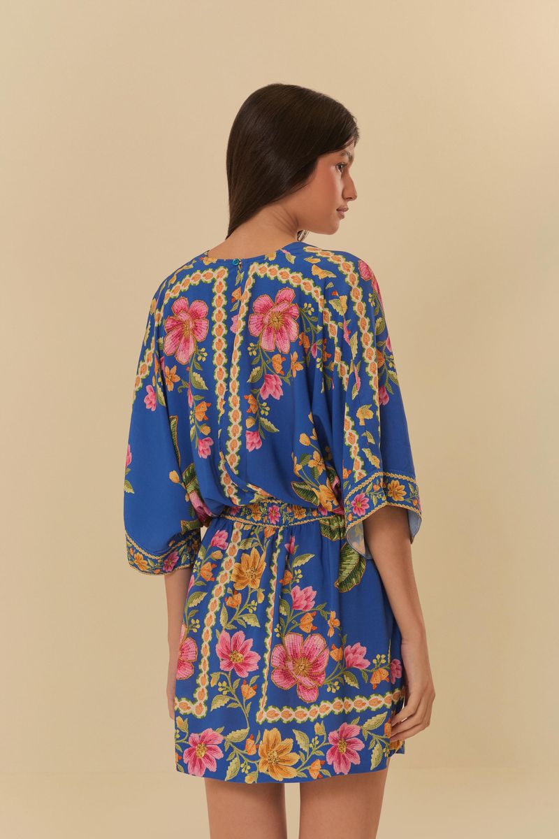 Vista trasera del vestido mostrando el estampado floral completo.