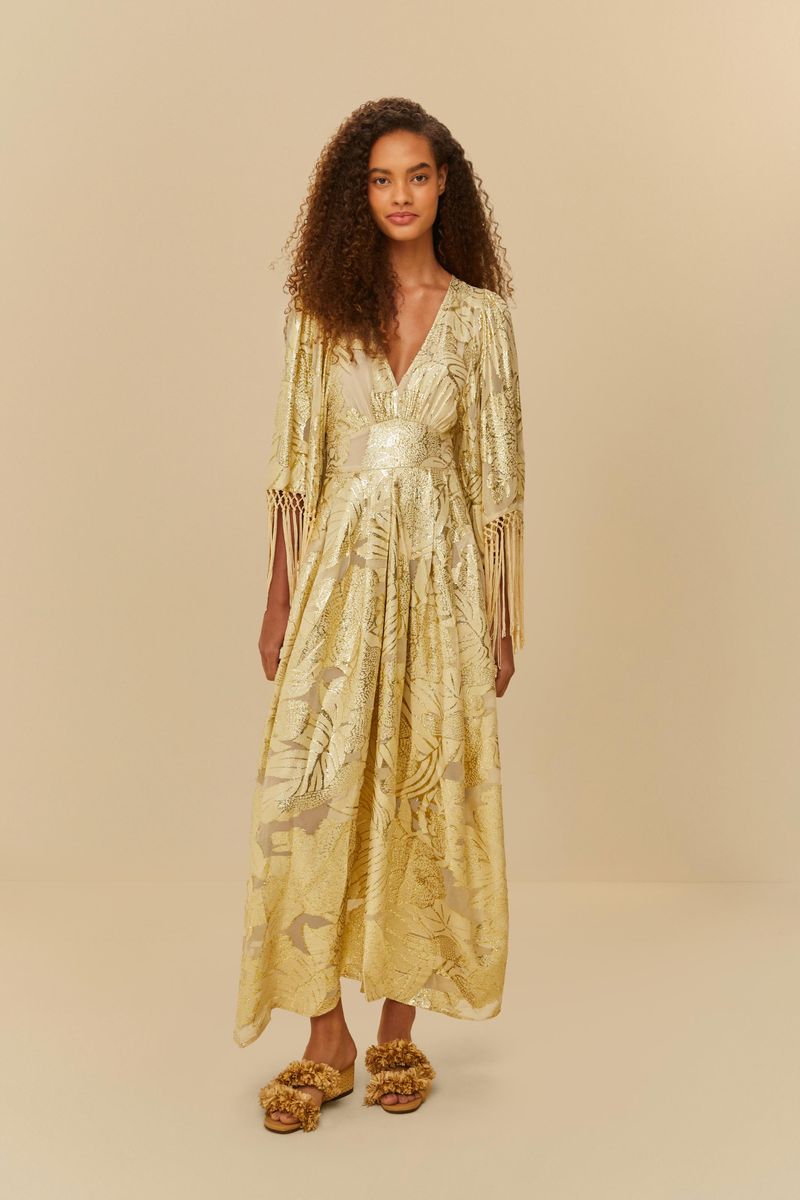 Vestido cropped jacquard con flecos visto de frente, destacando el estampado botánico dorado.