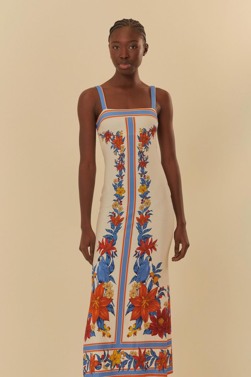 Vestido midi floral con tirantes finos, presentado en vista frontal.