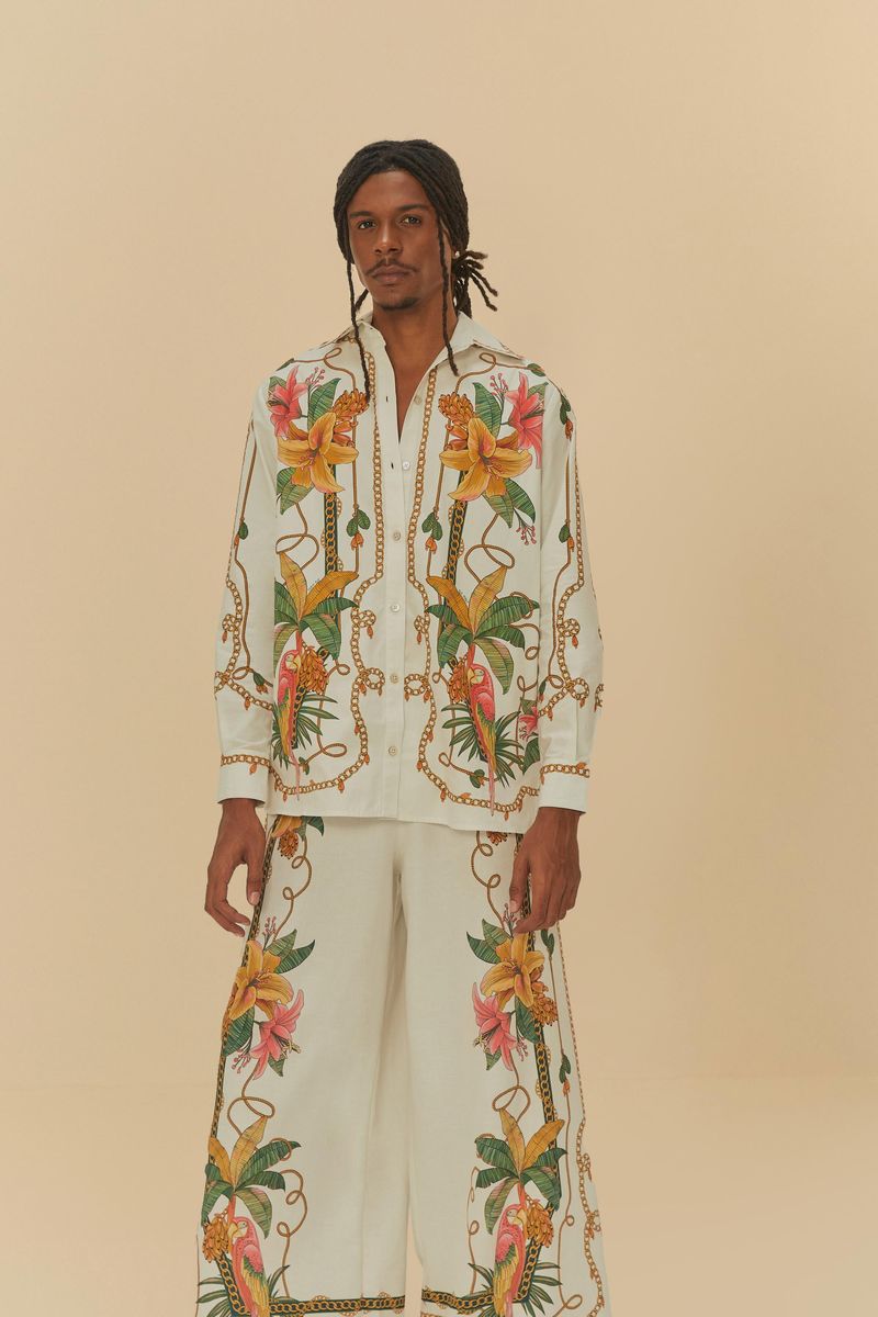 Close-up de la calza pantalón estampada tropical mostrando detalles del estampado.