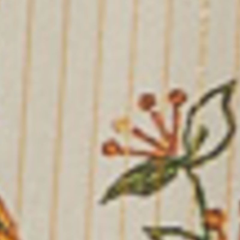 Acercamiento-del-estampado-botanico-del-vestido-destacando-los-elementos-florales-y-follaje.
