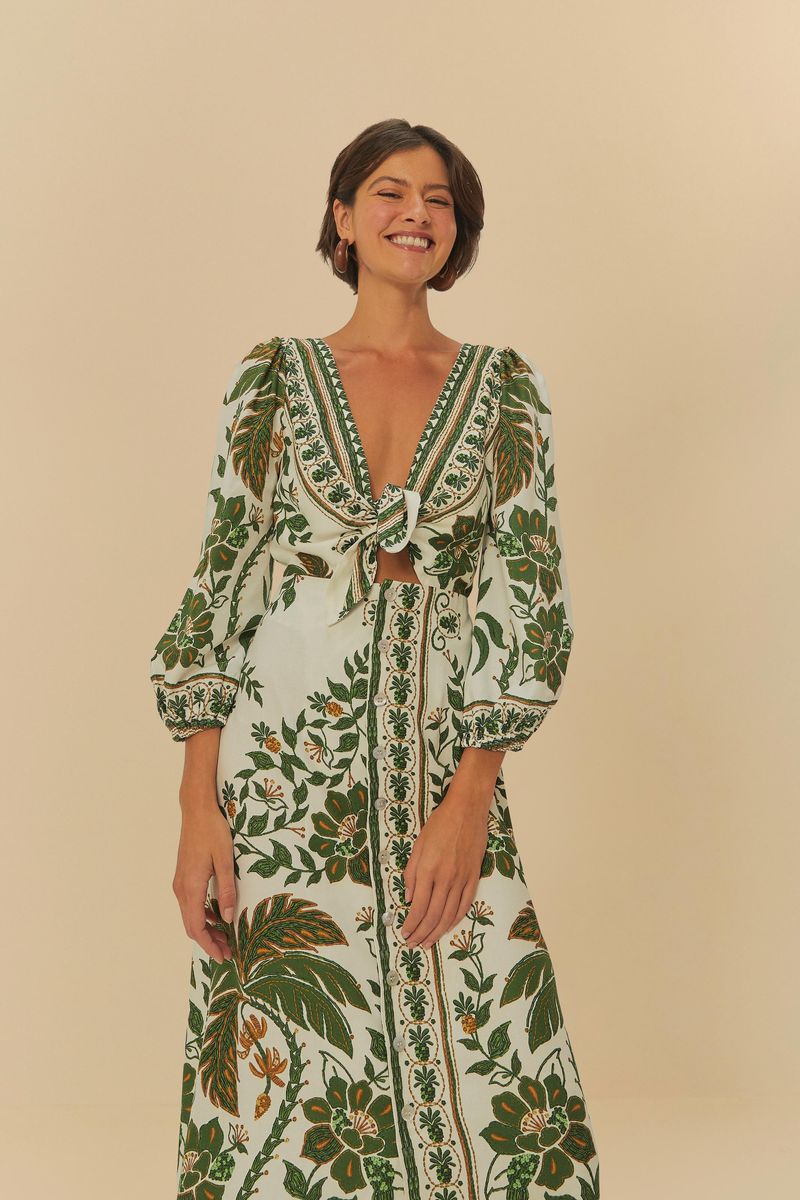 Vista-frontal-del-vestido-con-estampado-botanico-destacando-el-detalle-de-lazo-en-el-busto.
