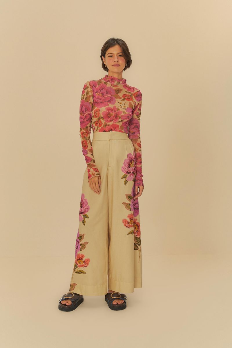 Imagen de un pantalón estampado floral visto de frente