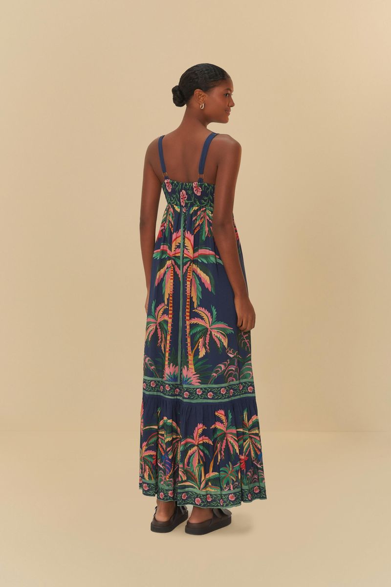 Vista trasera del vestido cropped con estampado tropical, mostrando detalles de la espalda.