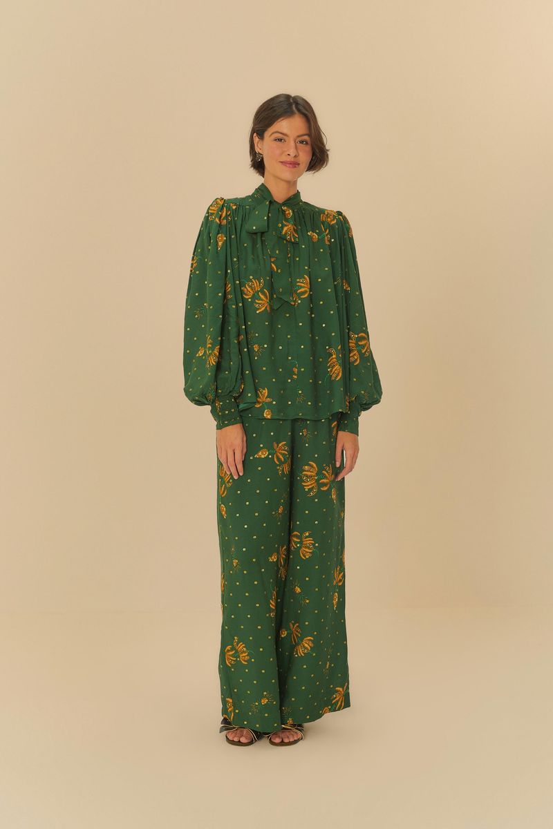 Imagen de una falda larga estampada con fondo verde y detalles amarillos, vista frontal.