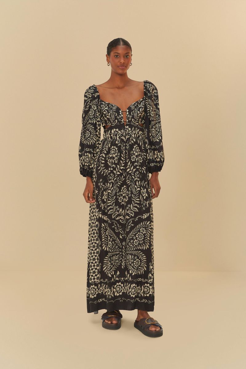 Vestido largo con estampado botánico sobre un fondo oscuro, mostrado en una vista frontal completa.