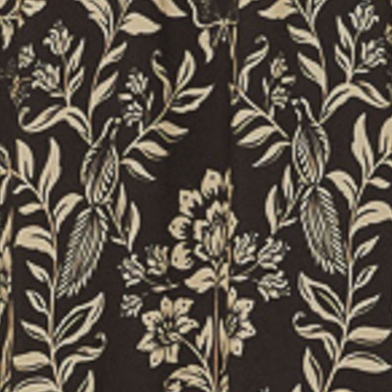 Close-up-del-estampado-botanico-del-vestido-largo.
