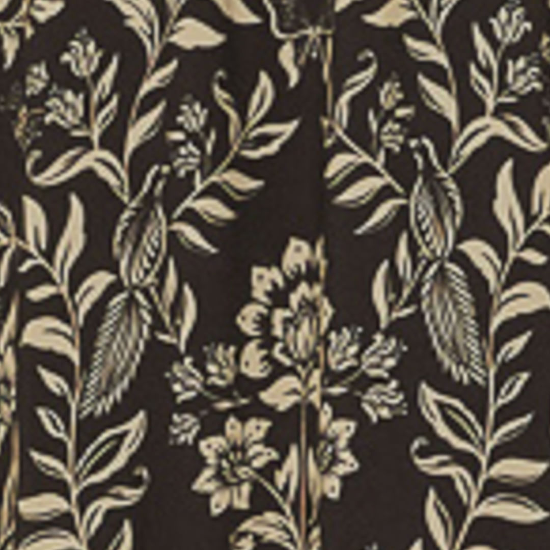 Close-up-del-estampado-botanico-del-vestido-largo.