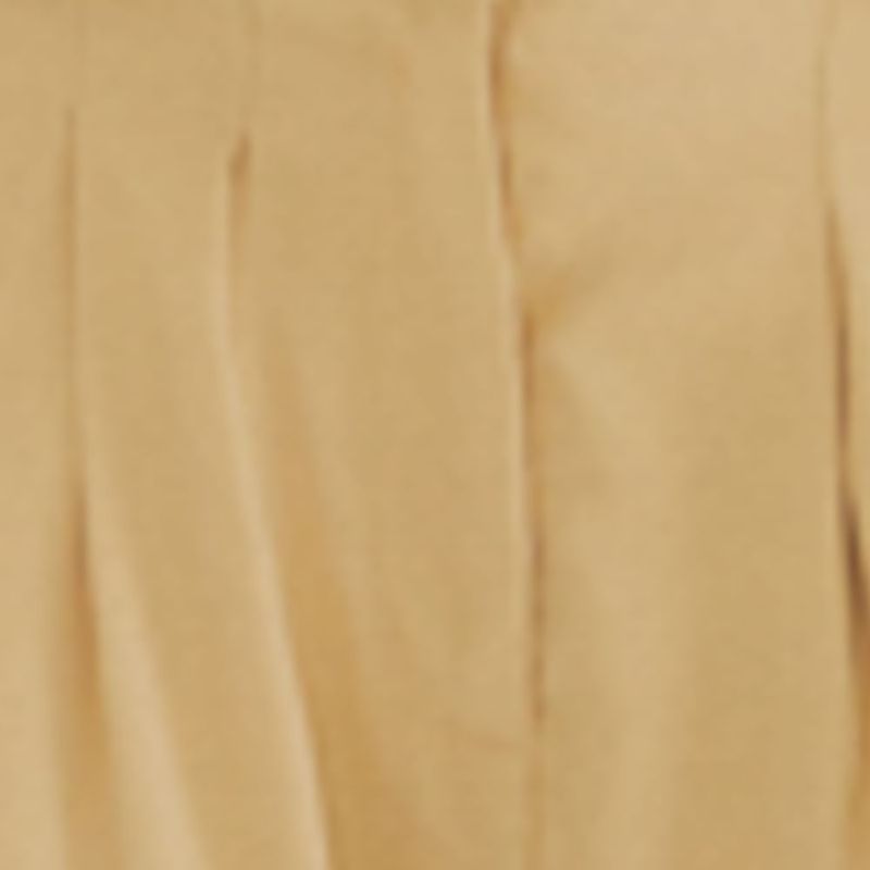 Detalle-del-tejido-del-pantalon-recto-de-sastreria-beige.