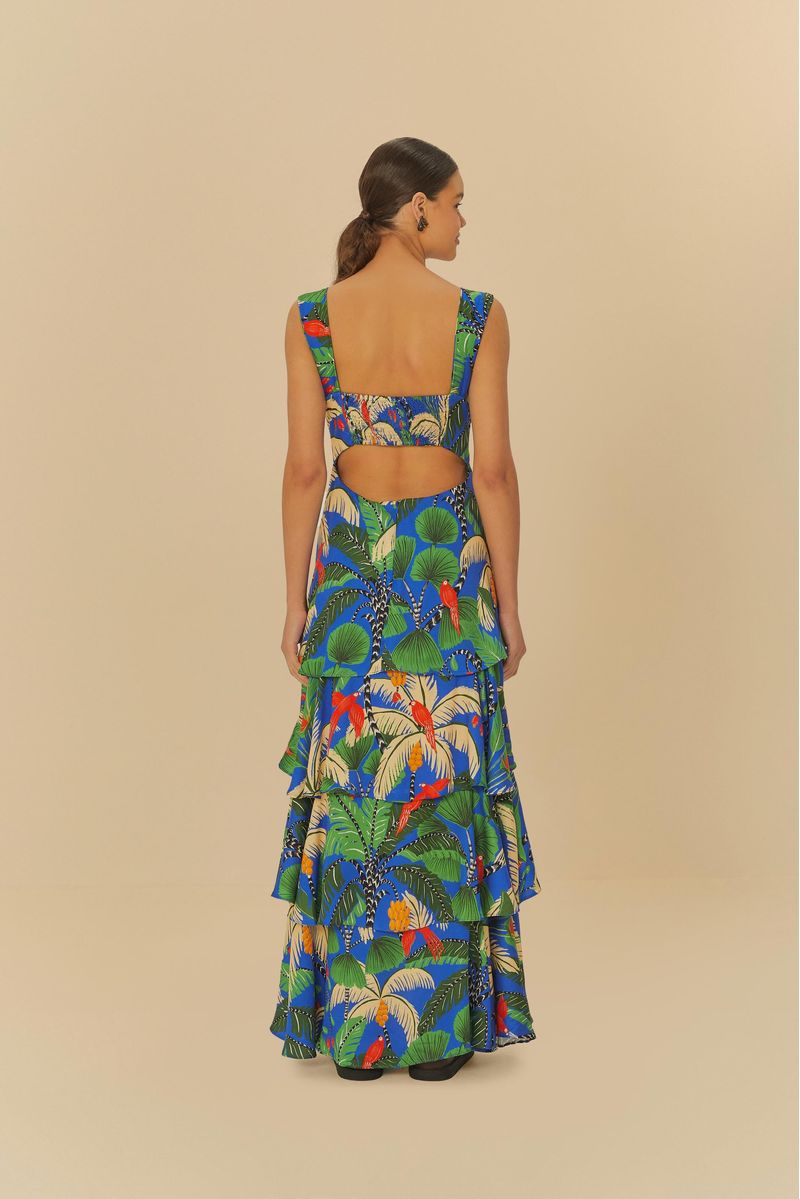 Vista trasera del vestido largo estampado, con abertura en la espalda.
