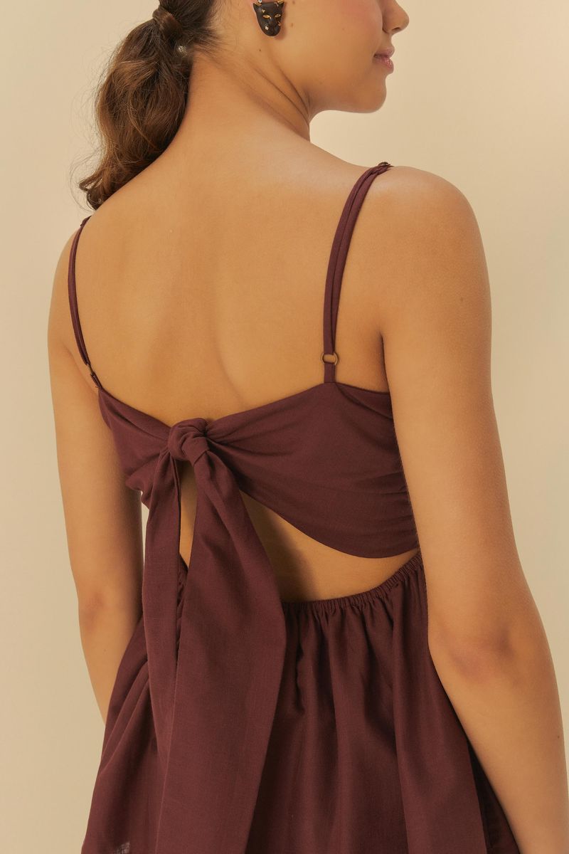 Detalle de la espalda de la blusa con lazada.