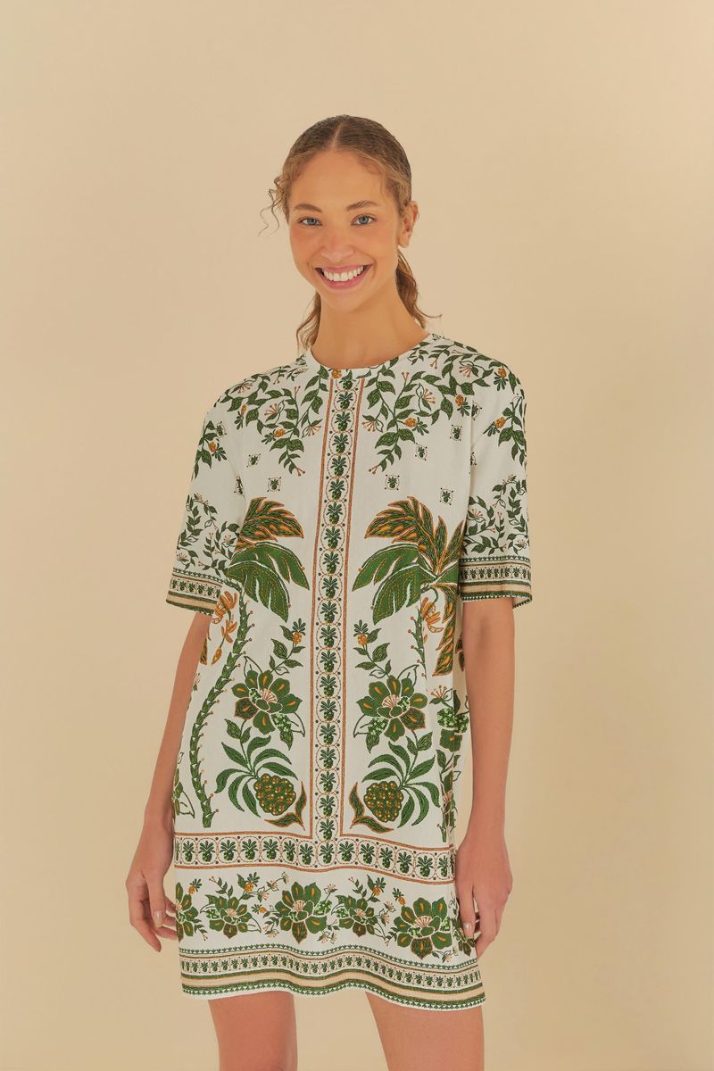 Imagen de un vestido estilo camiseta con estampado botánico, mostrando la parte frontal del vestido.