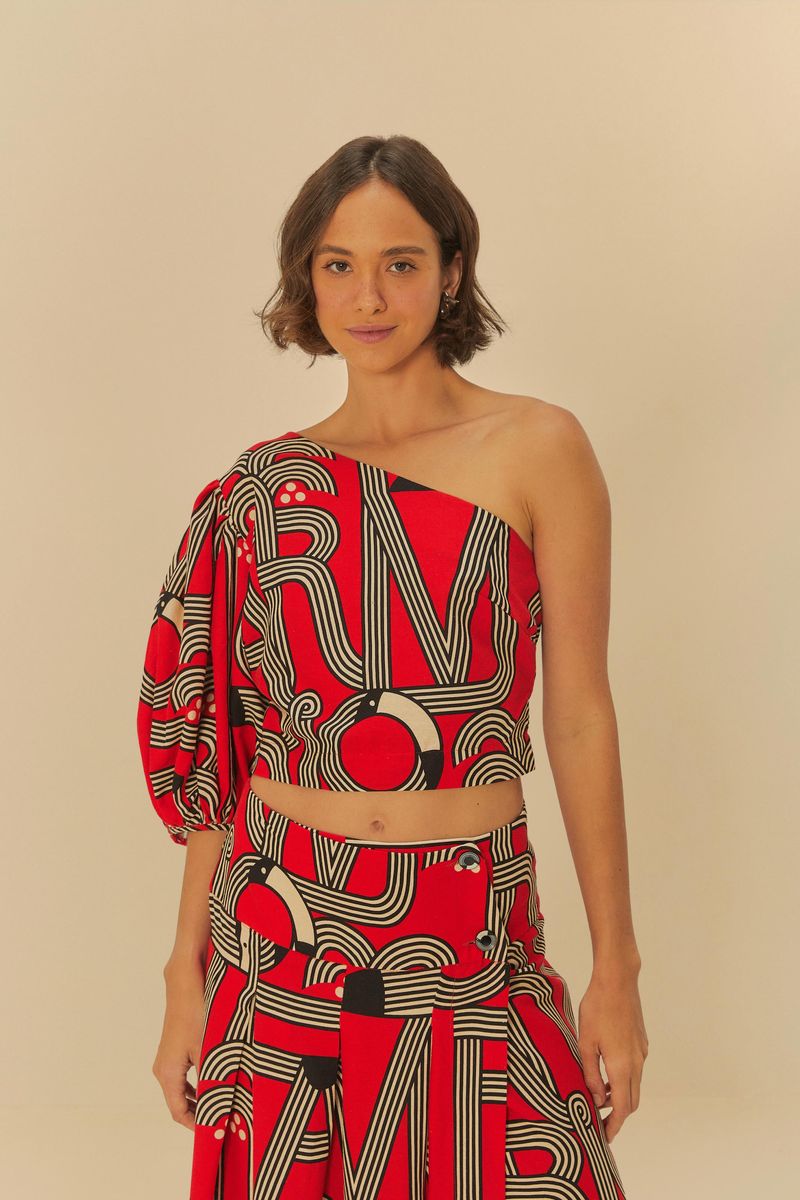 Blusa de un Solo Hombro Logotuca con estampado geométrico en rojo y negro, vista frontal.