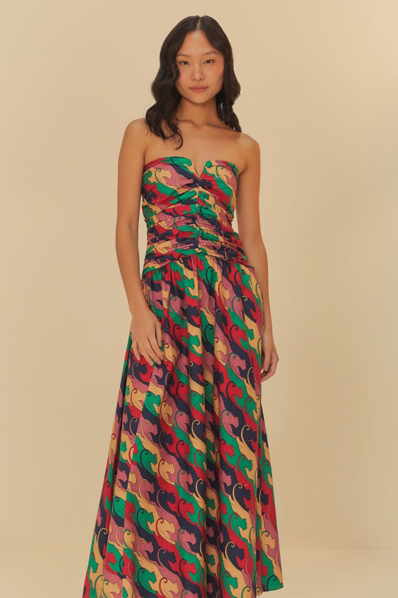 Vestido largo con estampado de panteras en colores vivos, vista lateral.