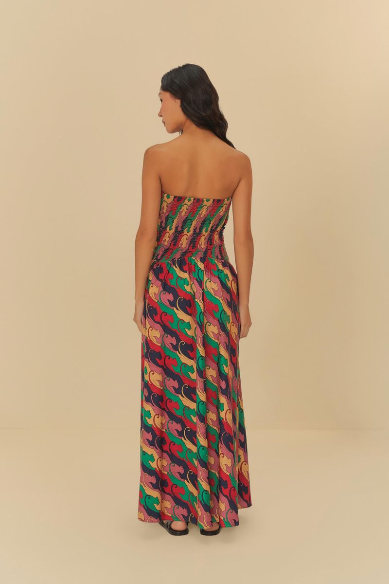 Vestido largo con estampado de panteras en colores vivos, vista trasera.
